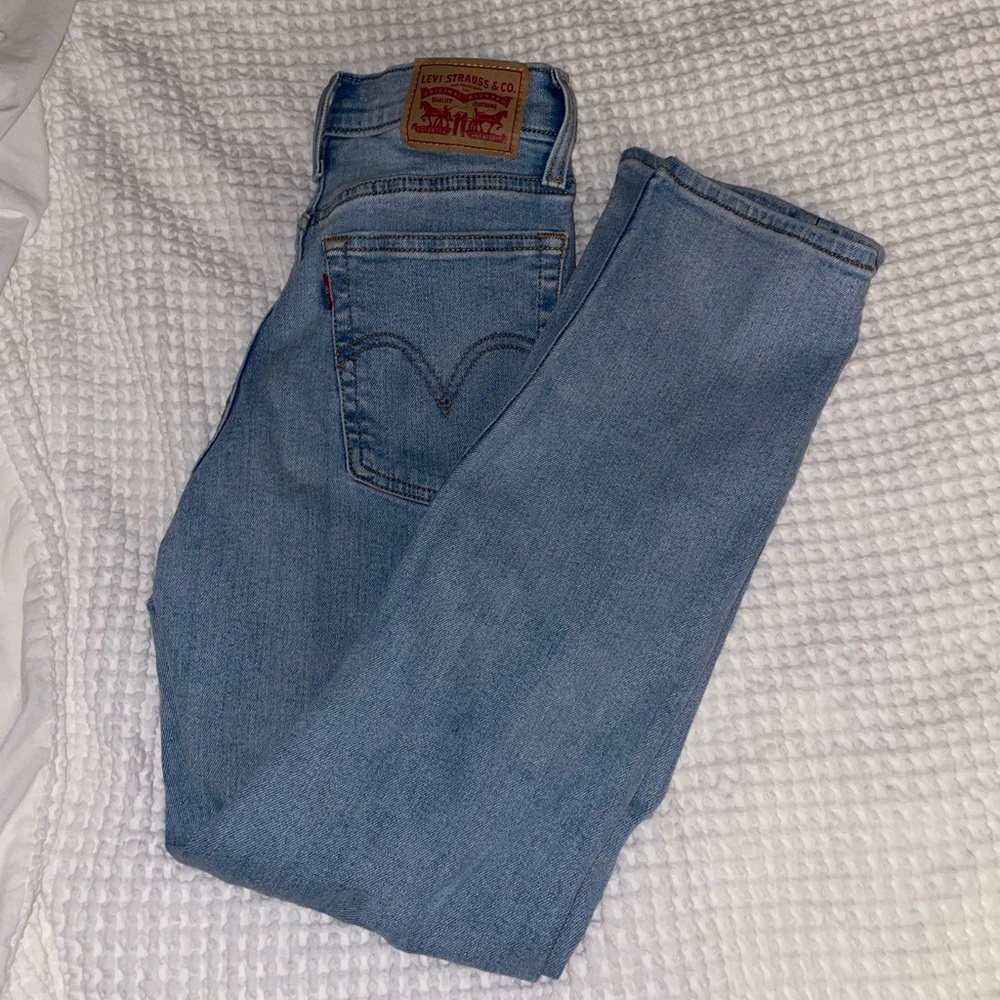 Levi’s Wedgie Straight Leg Jeanss